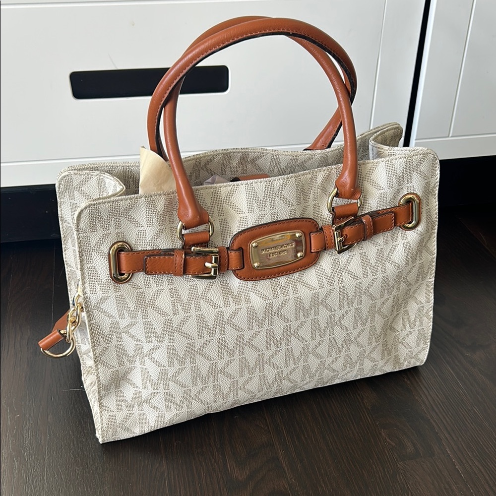 NWT Michael Kors Hamilton Tote- vanilla (cream and brown)